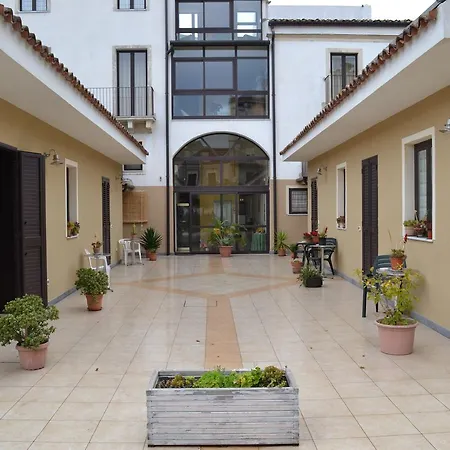 Furnished In * קטאניה