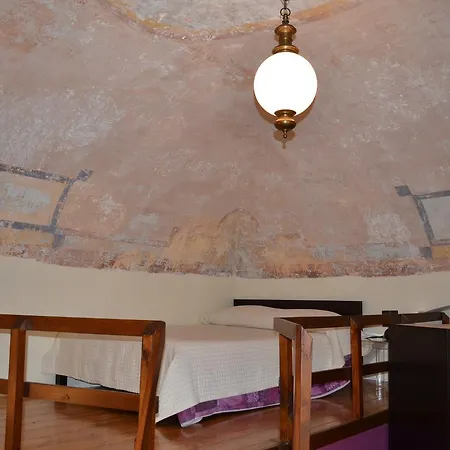 Furnished In אכסניה